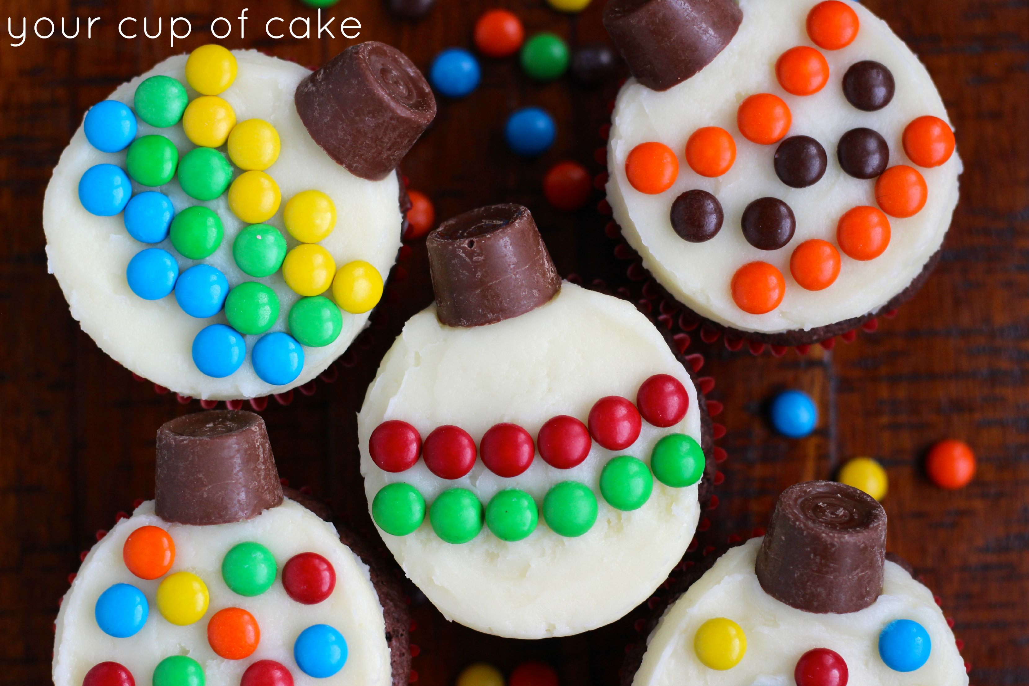 Christmas Cupcakes  Fun and Easy to Decorate!