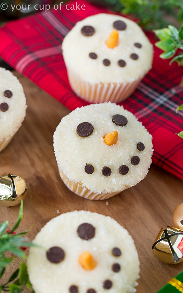Easy to Make Snowman Cupcakes {Christmas Cupcake Decorating ...